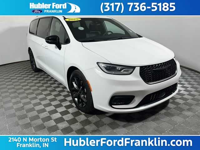 2025 Chrysler Pacifica Limited in Bright White Clearcoat — front three-quarter view