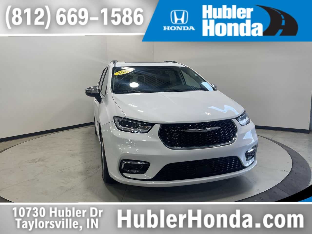 2023 Chrysler Pacifica Limited in Bright White Clearcoat — front three-quarter view