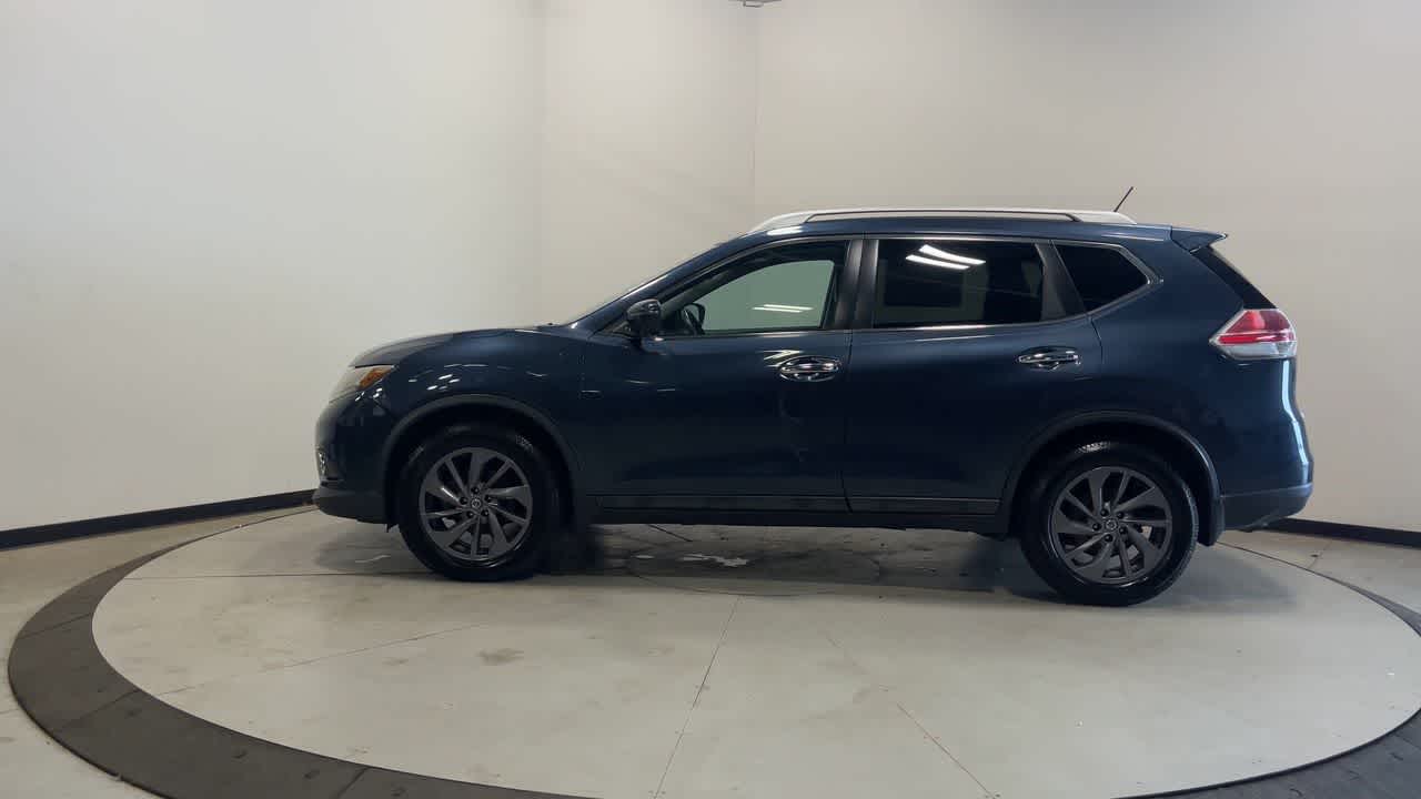 2016 Nissan Rogue — side profile view