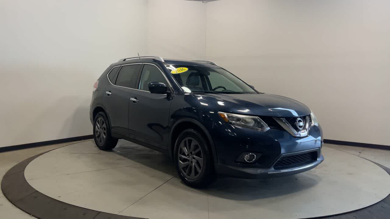 2016 Nissan Rogue — detail view