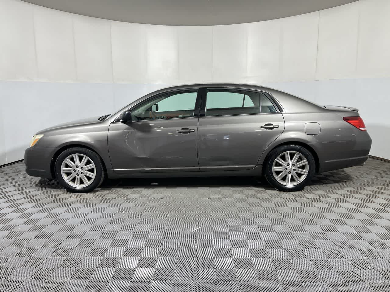 2006 Toyota Avalon — detail view