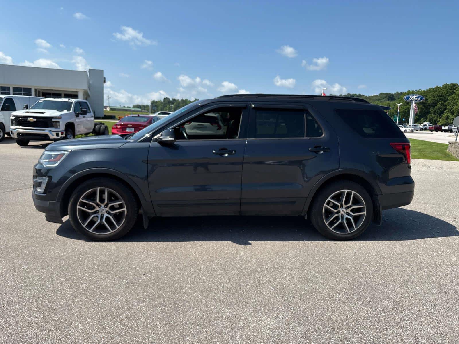 2017 Ford Explorer — side profile view