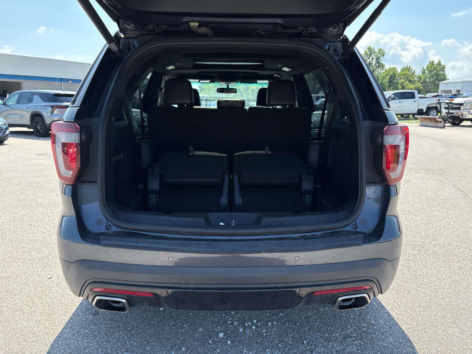 2017 Ford Explorer — detail view