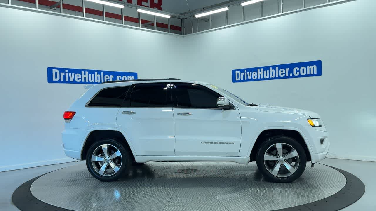 2015 Jeep Grand Cherokee — rear three-quarter view