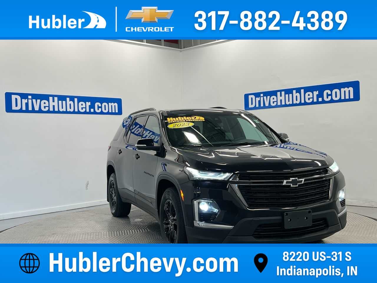 2023 Chevrolet Traverse LT Cloth in Mosaic Black Metallic — front three-quarter view