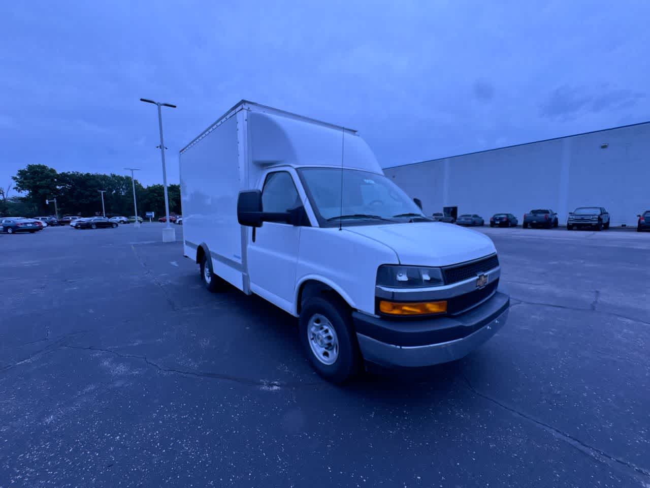 2025 Chevrolet Express Cutaway 3500 — side profile view