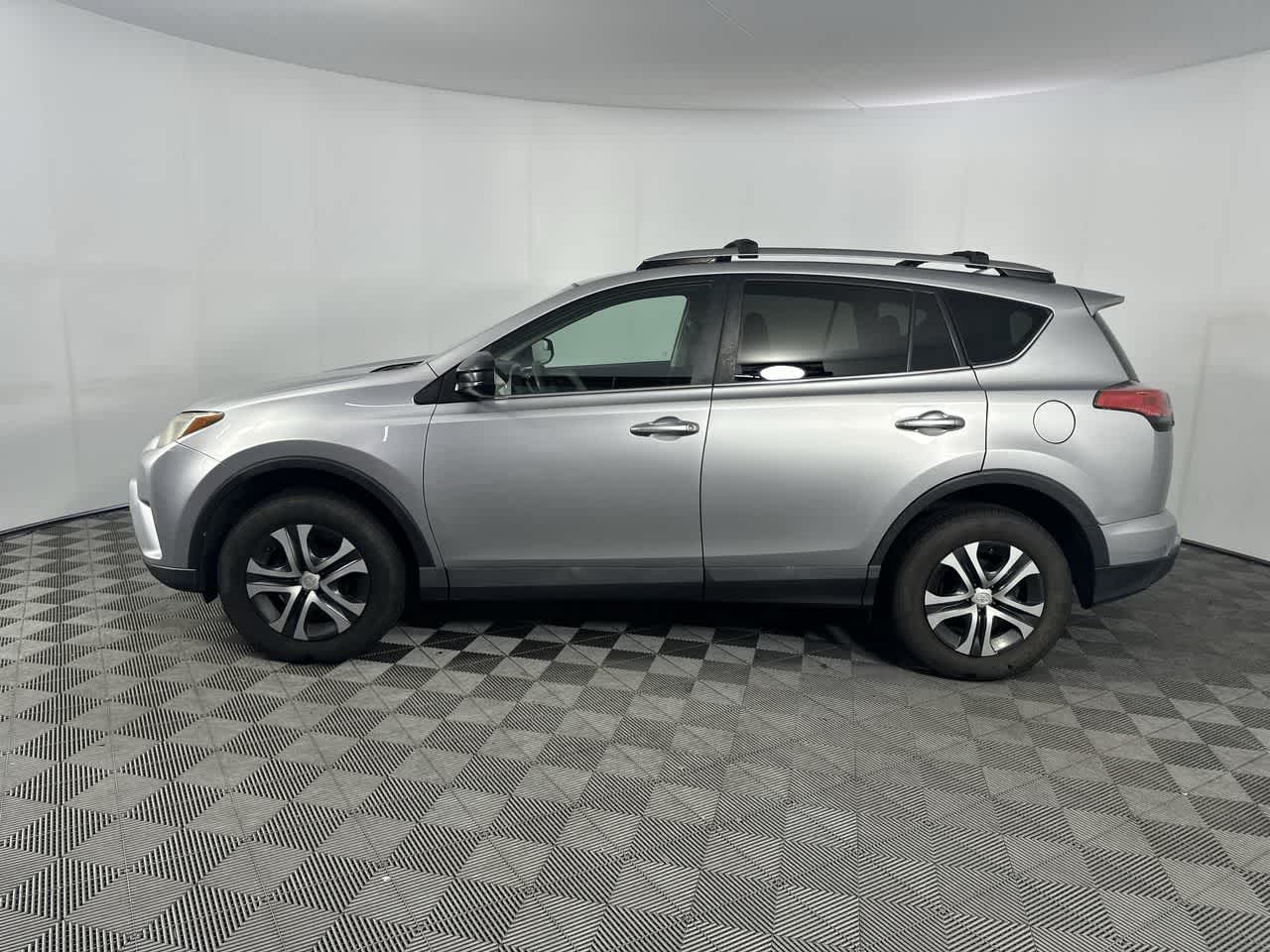 2017 Toyota RAV4 — detail view
