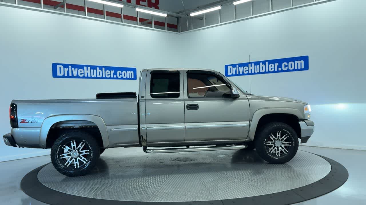 2001 GMC Sierra 1500 — rear three-quarter view